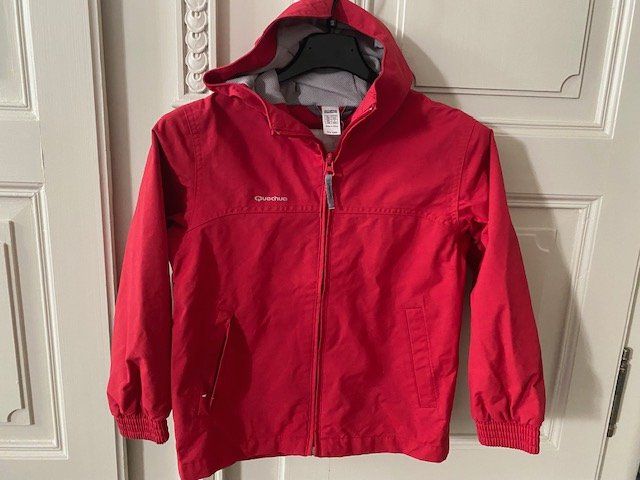 Jacken: Jacke mit Kaputze 122, wasserabweisend – Gebraucht aus Fribourg von geraldine132 2
