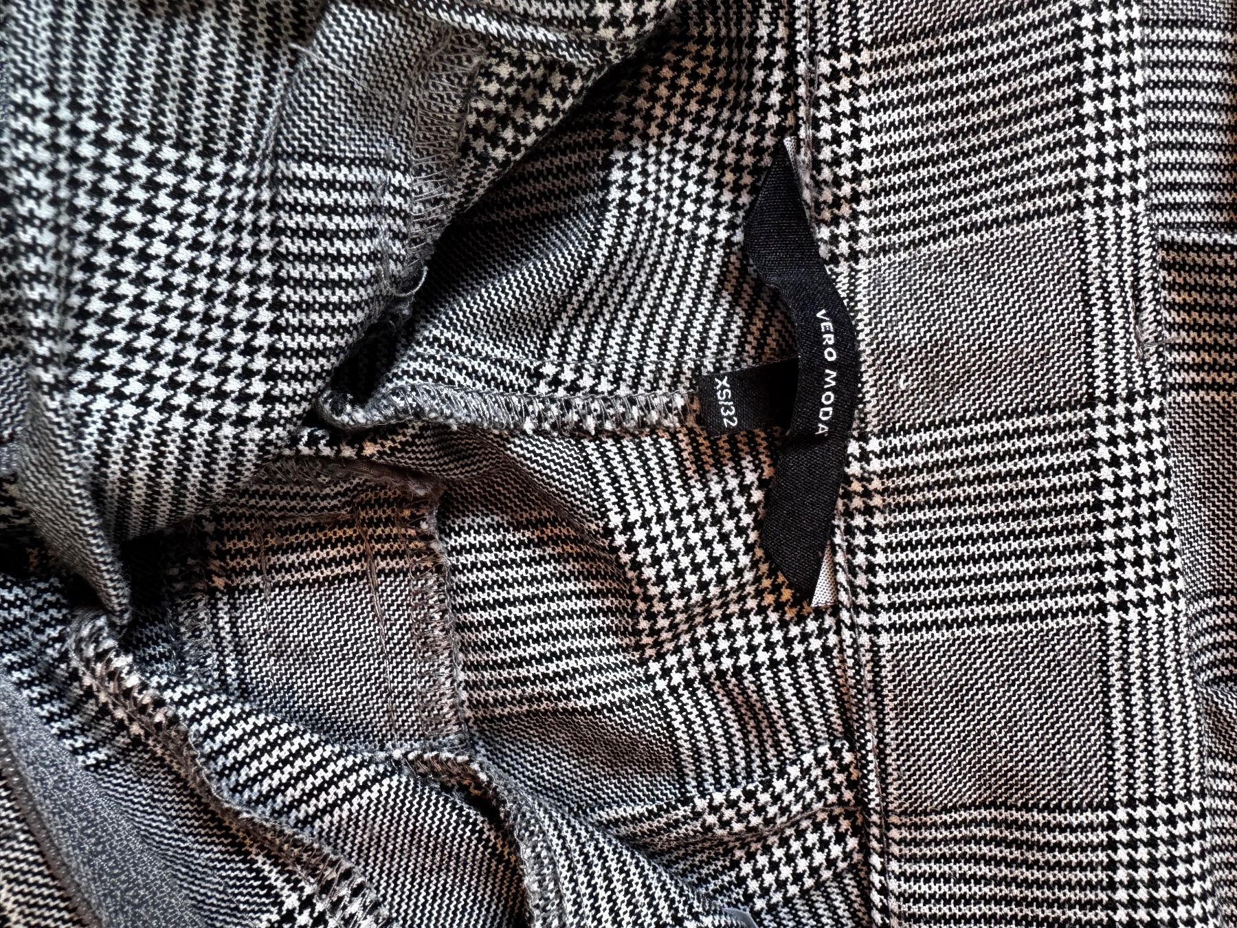 Vero Moda Pantaloni: Vero Moda / Karo Hose / Freizeithose / Gr XS/32 – Usato da Hünibach venduto da s.leptir 3
