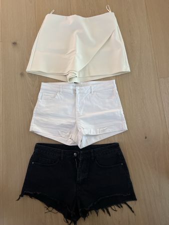 Drei Damen Shorts