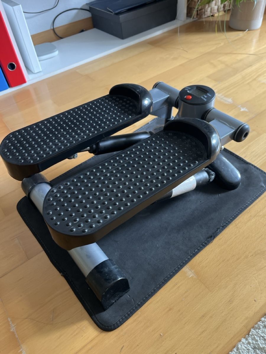 Hometrainer: Stepper mit Display gebrauchter Zustand – Usato da Bern venduto da Shawee17 1