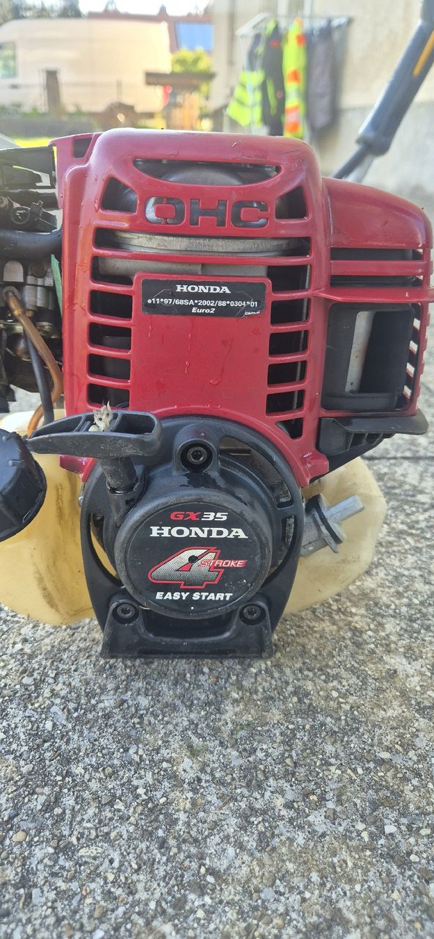 Honda Toutes les machines: débrousailleuse Honda 4t. – D'occasion à Le Noirmont par fre_w5hv 2