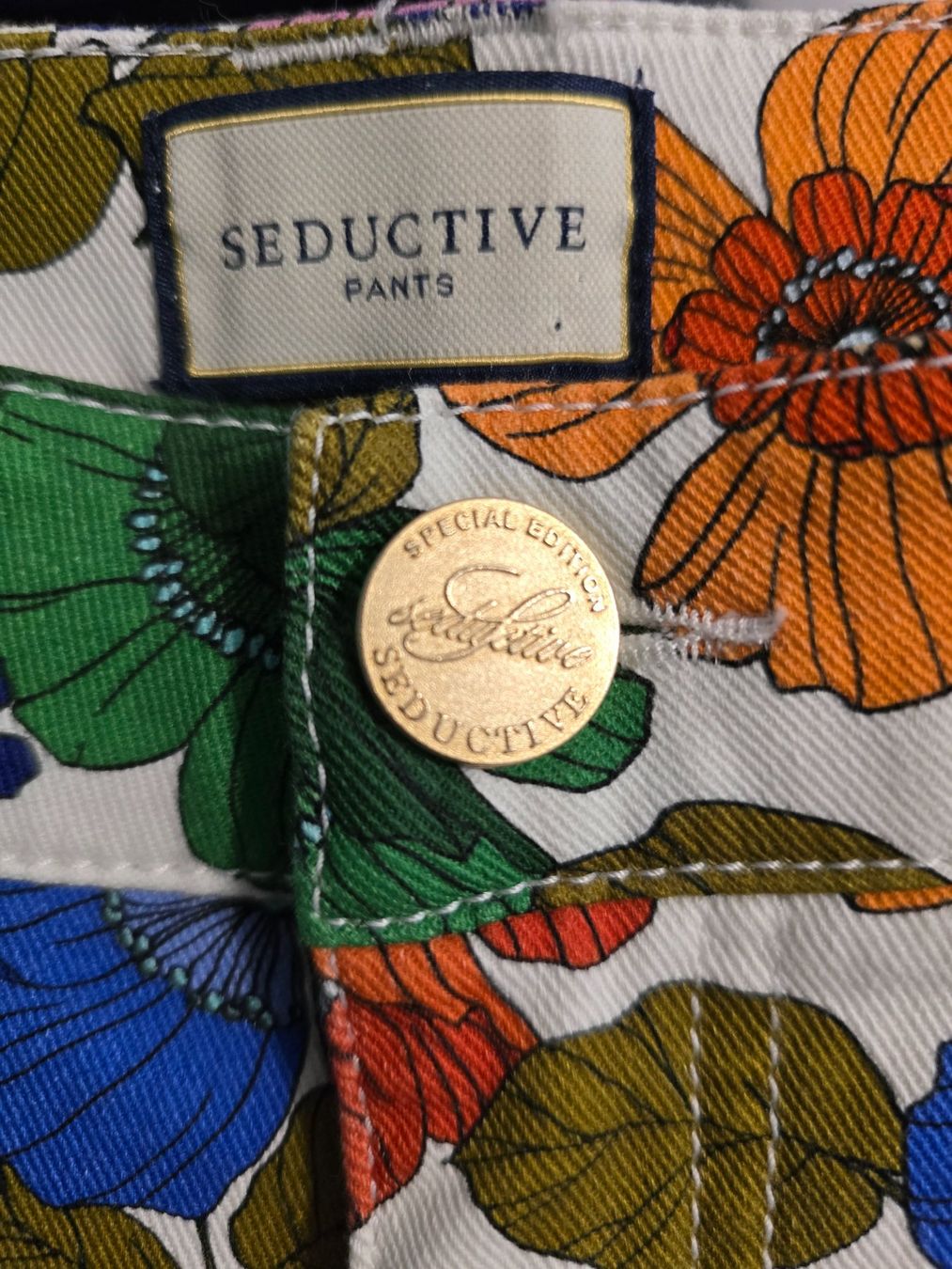 Jeans: Seductive Damenjeans, clair cropped,  Blumenmuster, Gr. 38 – Nuovo (secondo la descrizione) da St. Gallen venduto da limonaden 3