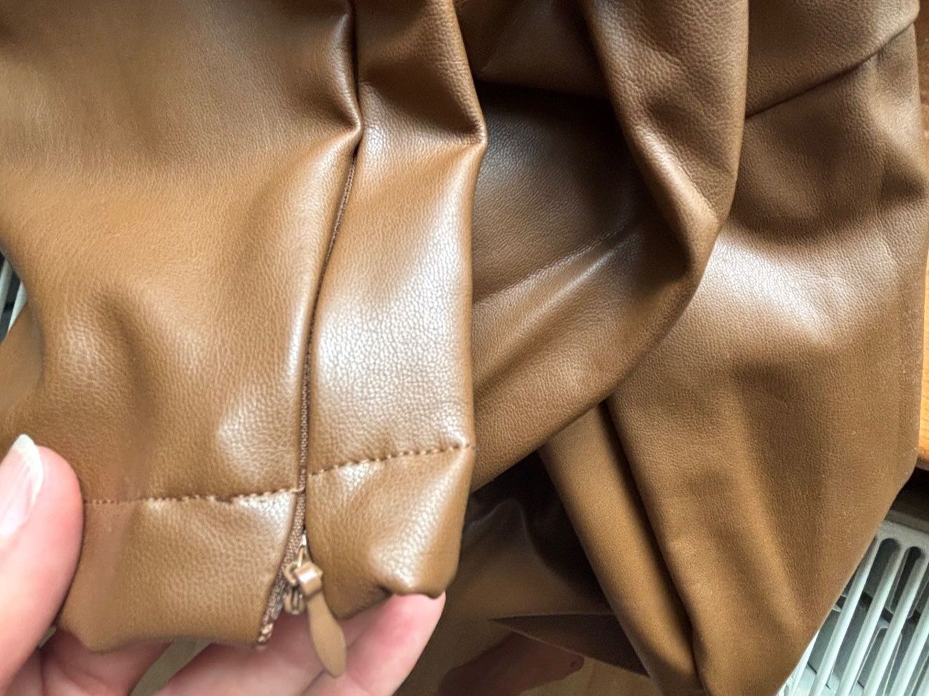 Guess Leggings: Legging neuf simili cuir caramel Guess – Nuovo (secondo la descrizione) da Confignon venduto da lea_nv6b 5