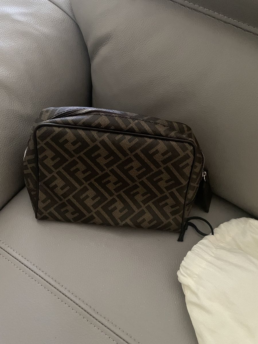 Borse: Fendi Cosmetic Bag FF Monogram Brown pouch new – Nuovo e nell'imballaggio originale da Dietikon venduto da val_7c5x 5