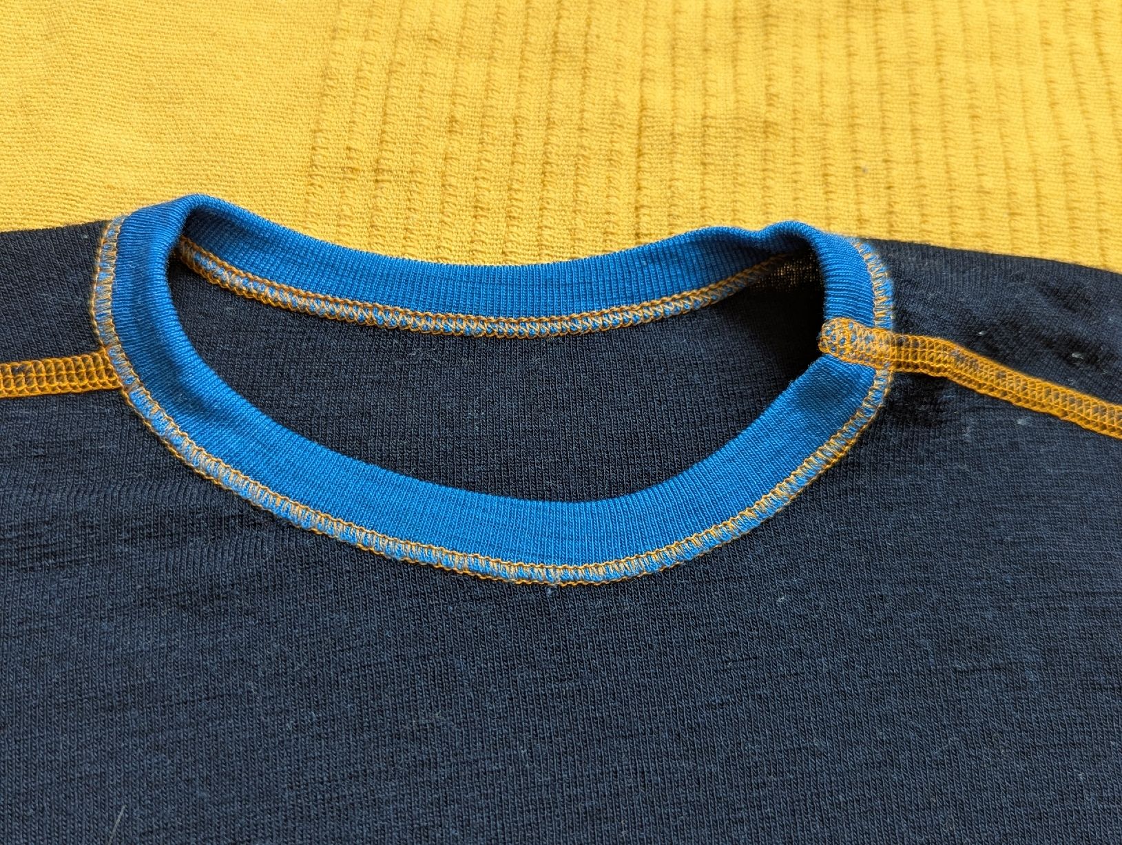 Camicette, T-shirt & Top: Bluse, Merinowolle, Janus, 110/116 cm – Usato da Zofingen venduto da Droni_A 4