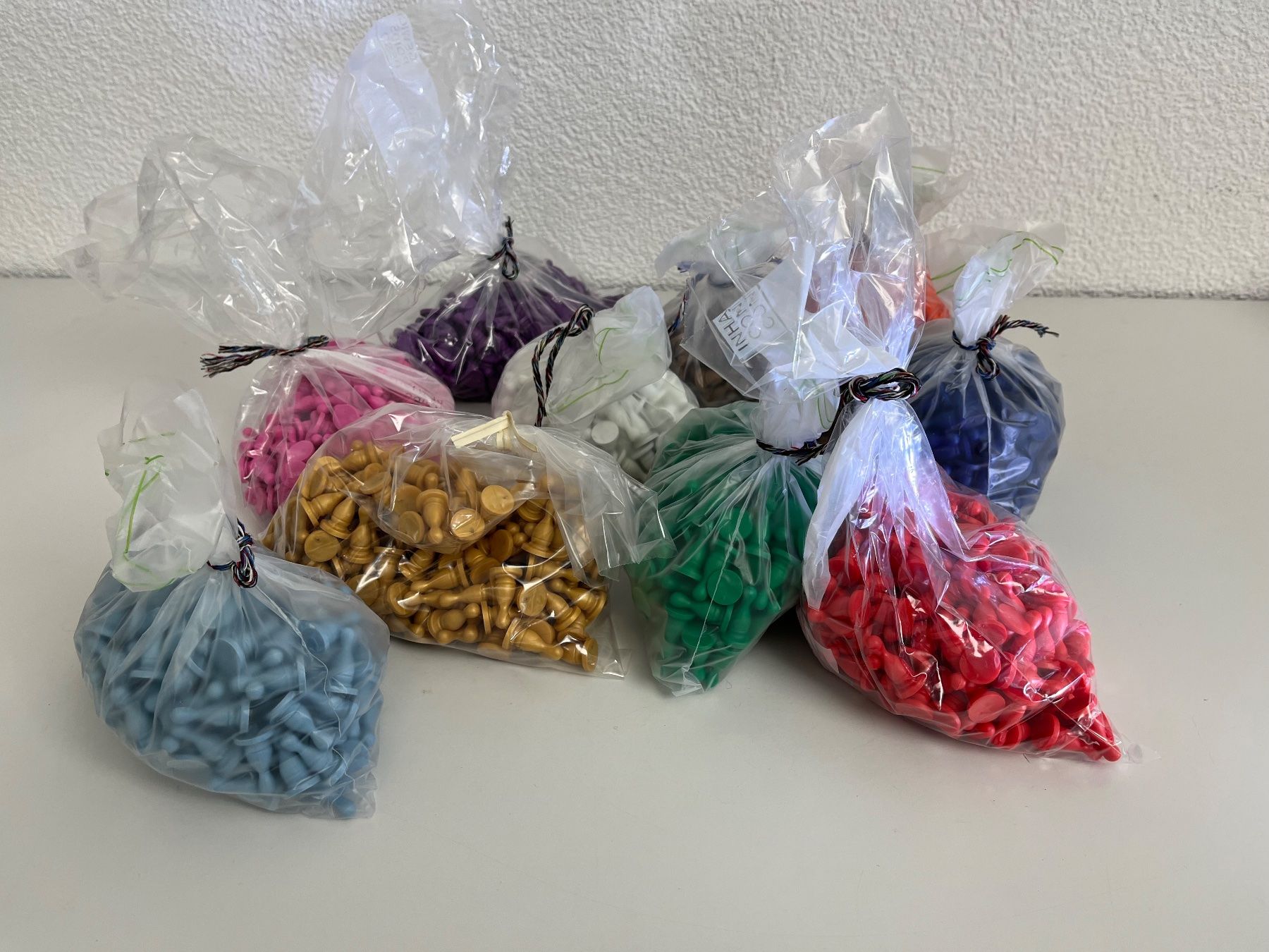 Giocattoli: Halmasteine, 10 Farben, pro Farbe ca 250 gr – Usato da Zollikofen venduto da pico27 1