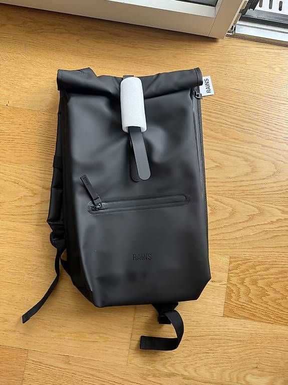 Rucksäcke: RAINS Rucksack ungetragen – Gebraucht aus Winterthur von Perina 1