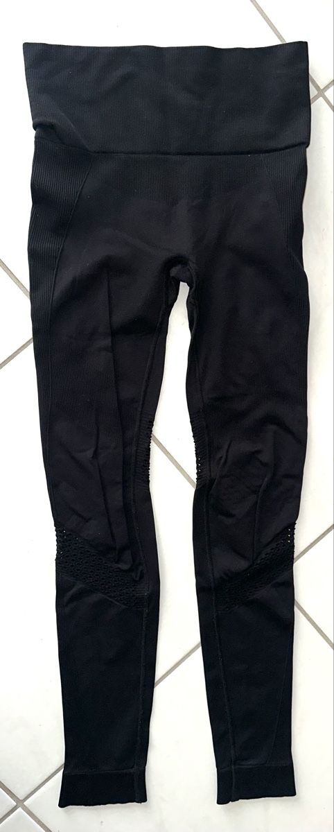 Leggings: ALALA LEGGINS GR. S – Gebraucht aus Unteraegeri von MH203 1