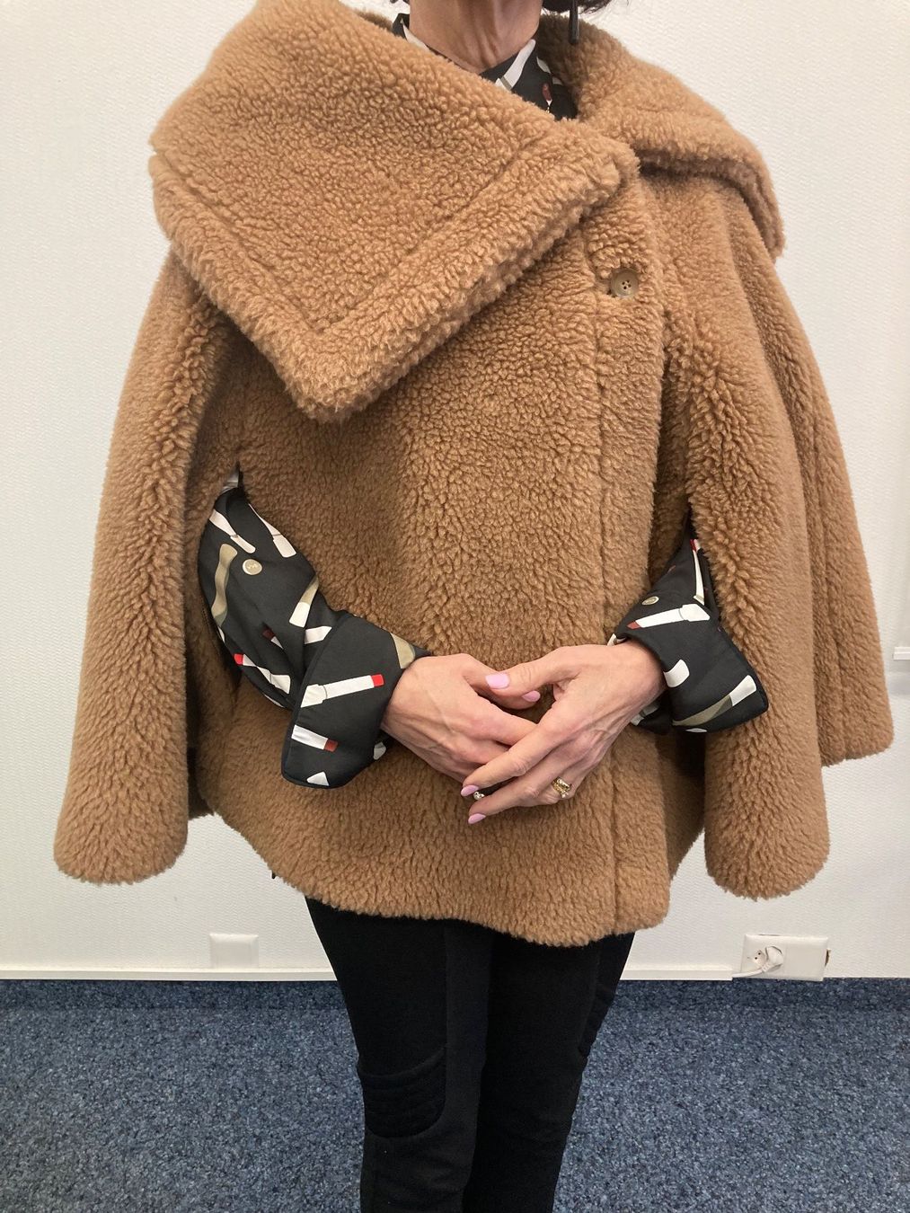Giacche: Max Mara, Teddy Jacke/Cape, Kamelhaar, Camel, Grösse S/M – Nuovo (secondo la descrizione) da Dübendorf venduto da Blueprint1 4