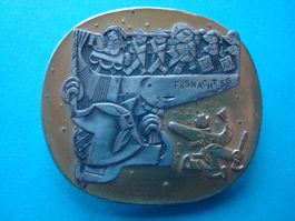 Plakette 1956 Gold