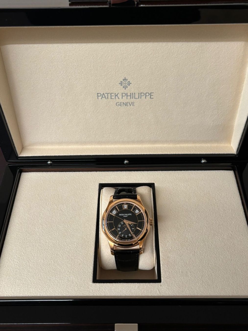 Patek Philippe Orologi: Patek Philippe 5205R-010 Full Set – Nuovo e nell'imballaggio originale da Bissone venduto da luxuryitems 7