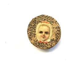 Antike Spielzeug Karton Dose mit Baby Darstellung Kaufladen.