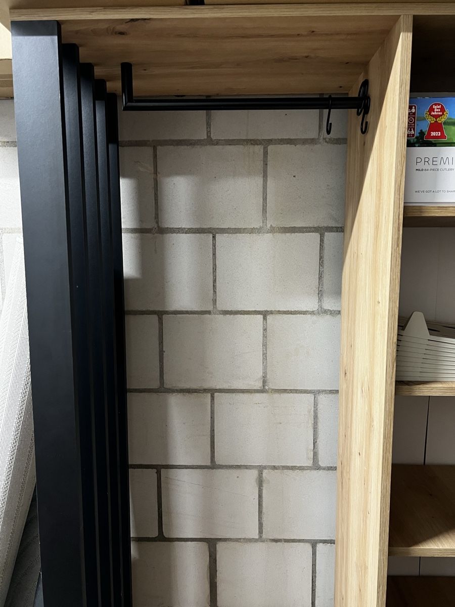 Schränke: Garderobenschrank – Gebraucht aus Wölflinswil von iam_g9gb 6