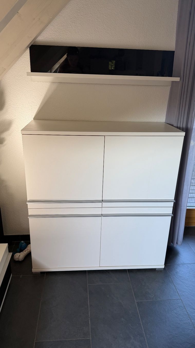 Mobili TV: Weisses Sideboard mit Ablage – Usato da Grenchen venduto da rayx1980 1