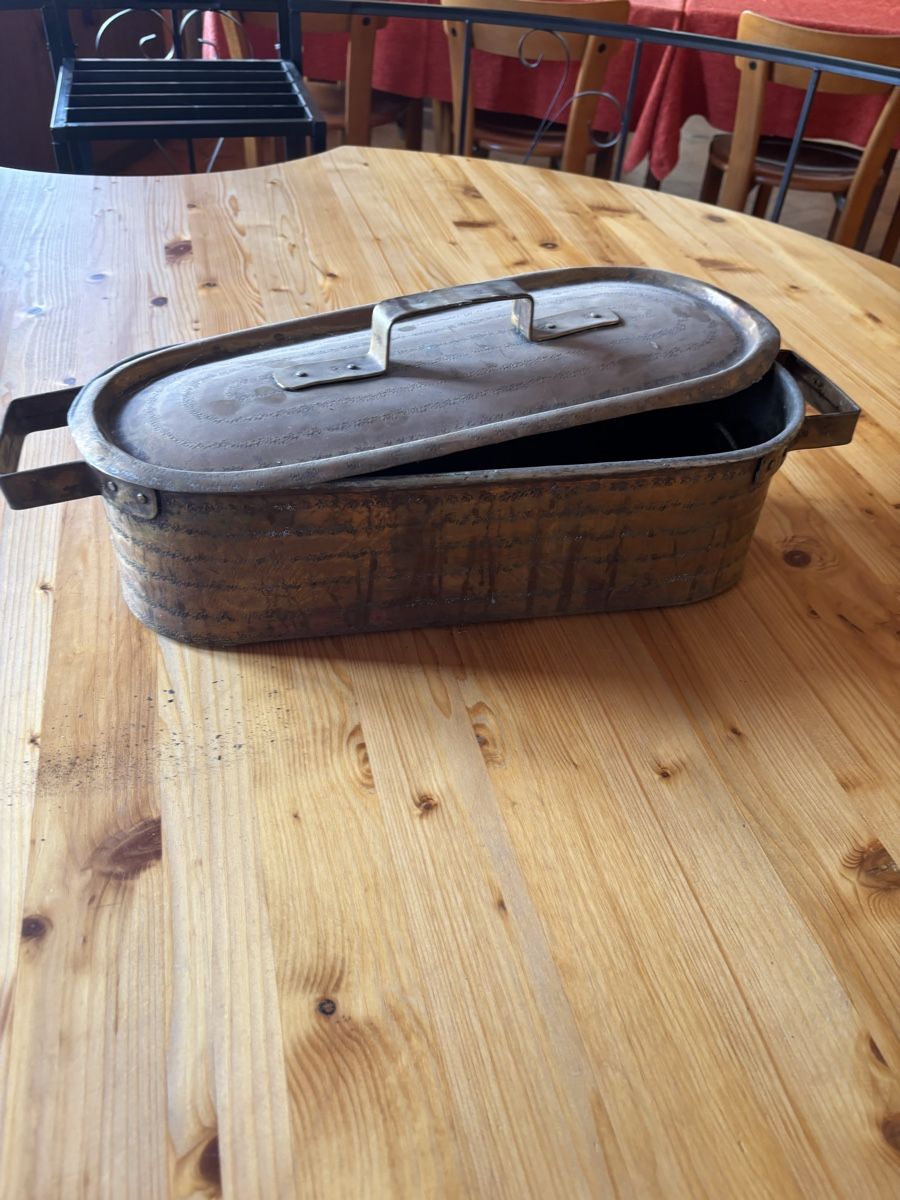 Servierplatten: Ancienne plat avec couvercle cuivre – Gebraucht aus Les Brenets von moe_ym8r 1