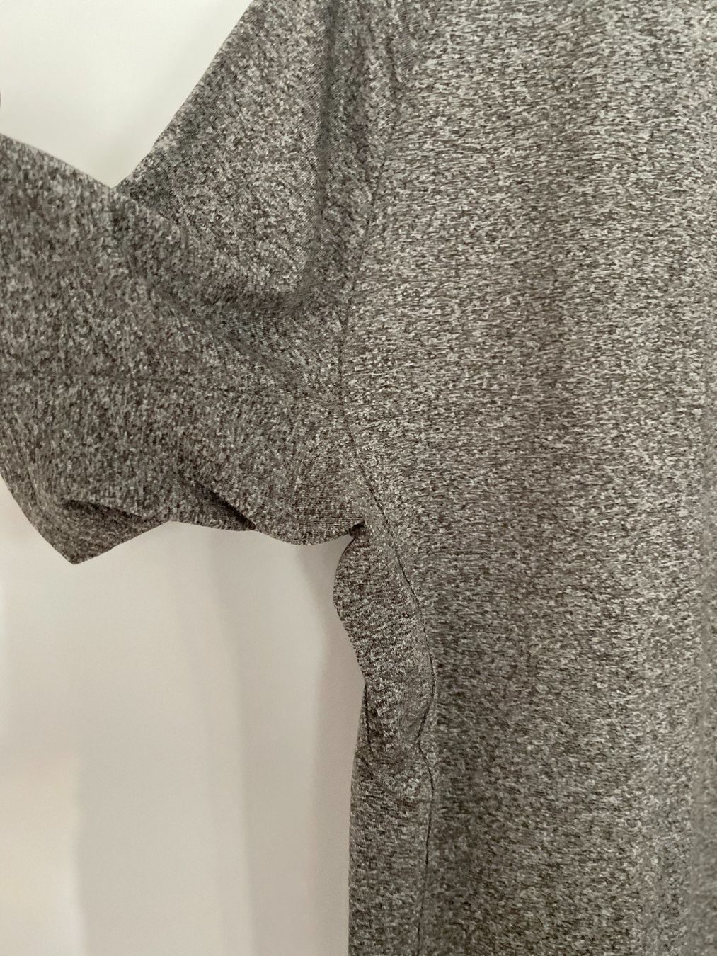 Lululemon T-shirts: lululemon "License to Train" Shirt, Gr. L, Grau – D'occasion à Zürich par pba_original 6