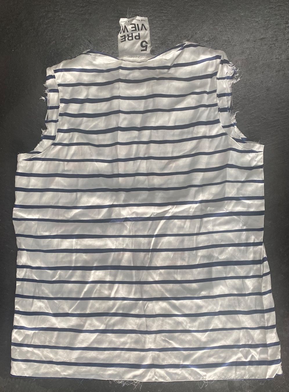 Tops: Top blau weiss gestreift Seide – Gebraucht aus Chur von simhofstr 3