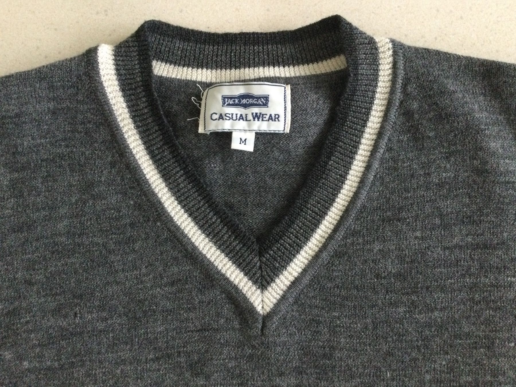Morgan Pullover & Sweatshirts: Jack Morgan Pullover V-Ausschnitt grau Grösse M – Gebraucht aus Zug von ang_rxx5 2