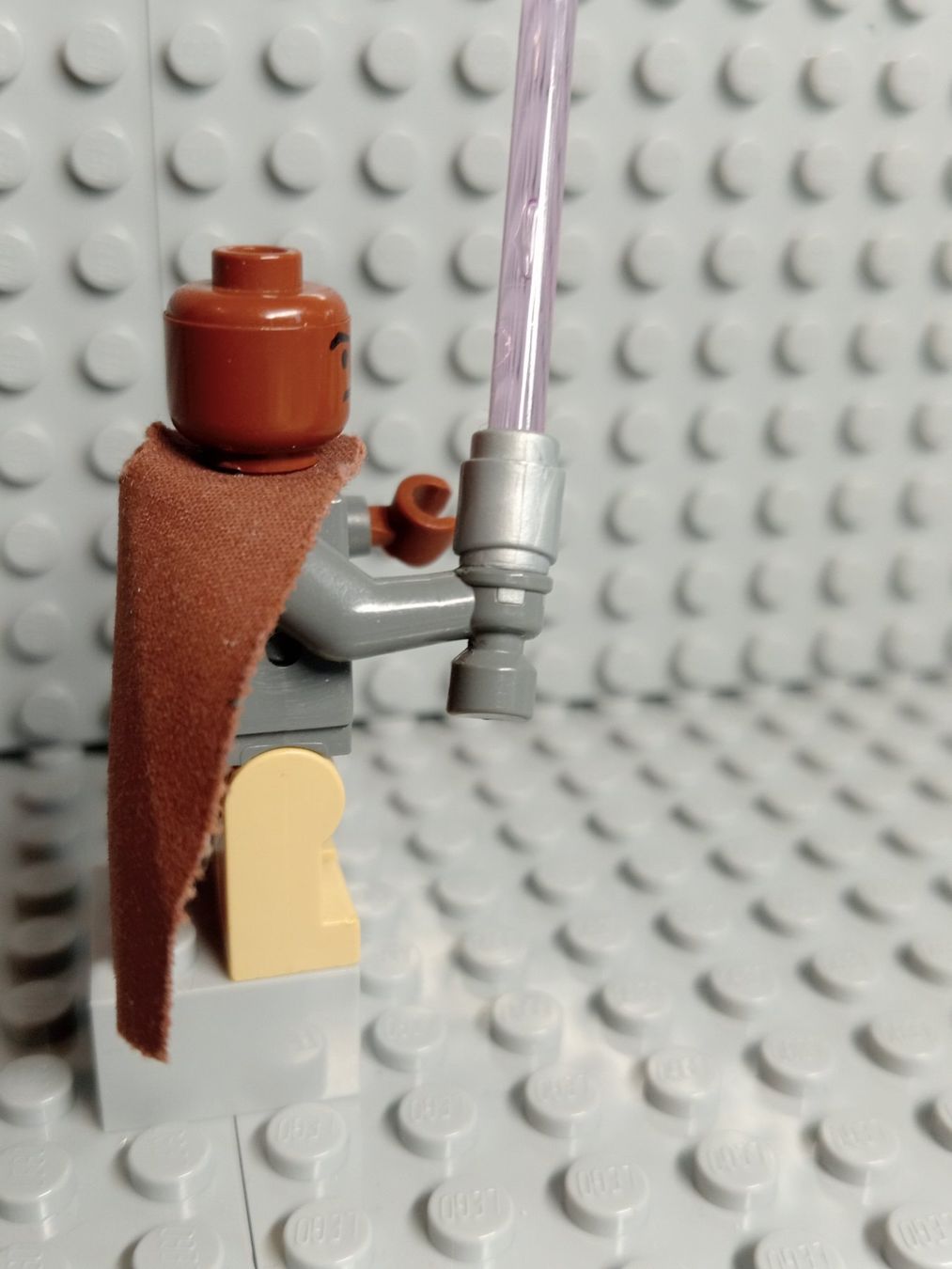 Lego Kit di costruzioni: Lego Star Wars - Mace Windu with Light-Up Lightsaber – Usato da Arconciel venduto da breakout103 3