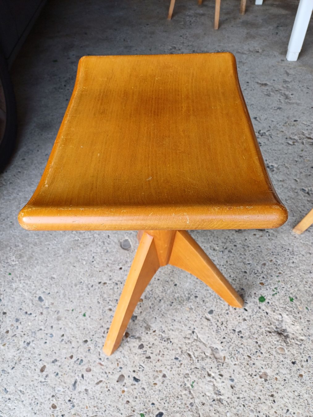 Hocker: Verstellbar Hocker- Klavierstuhl – Gebraucht aus Zuckenriet von Res. 2