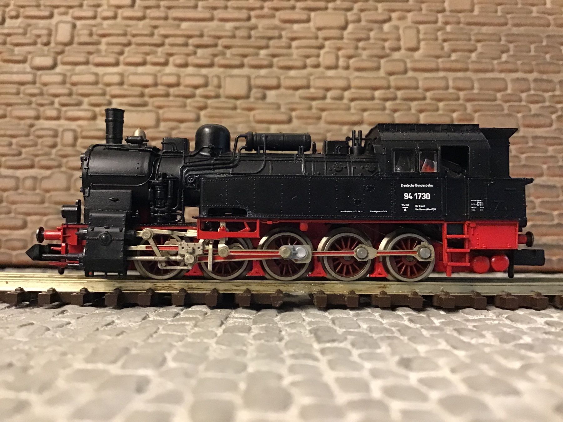 Fleischmann Modellini di ferrovie: Fleischmann N Dampflok BR 94 1730, – Usato da Männedorf venduto da Modell-Spezialisten 2
