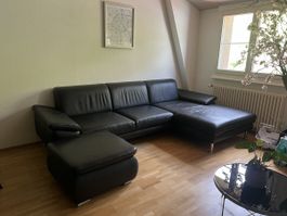 Echtleder-Ecksofa schwarz mit Ledersitzhocker