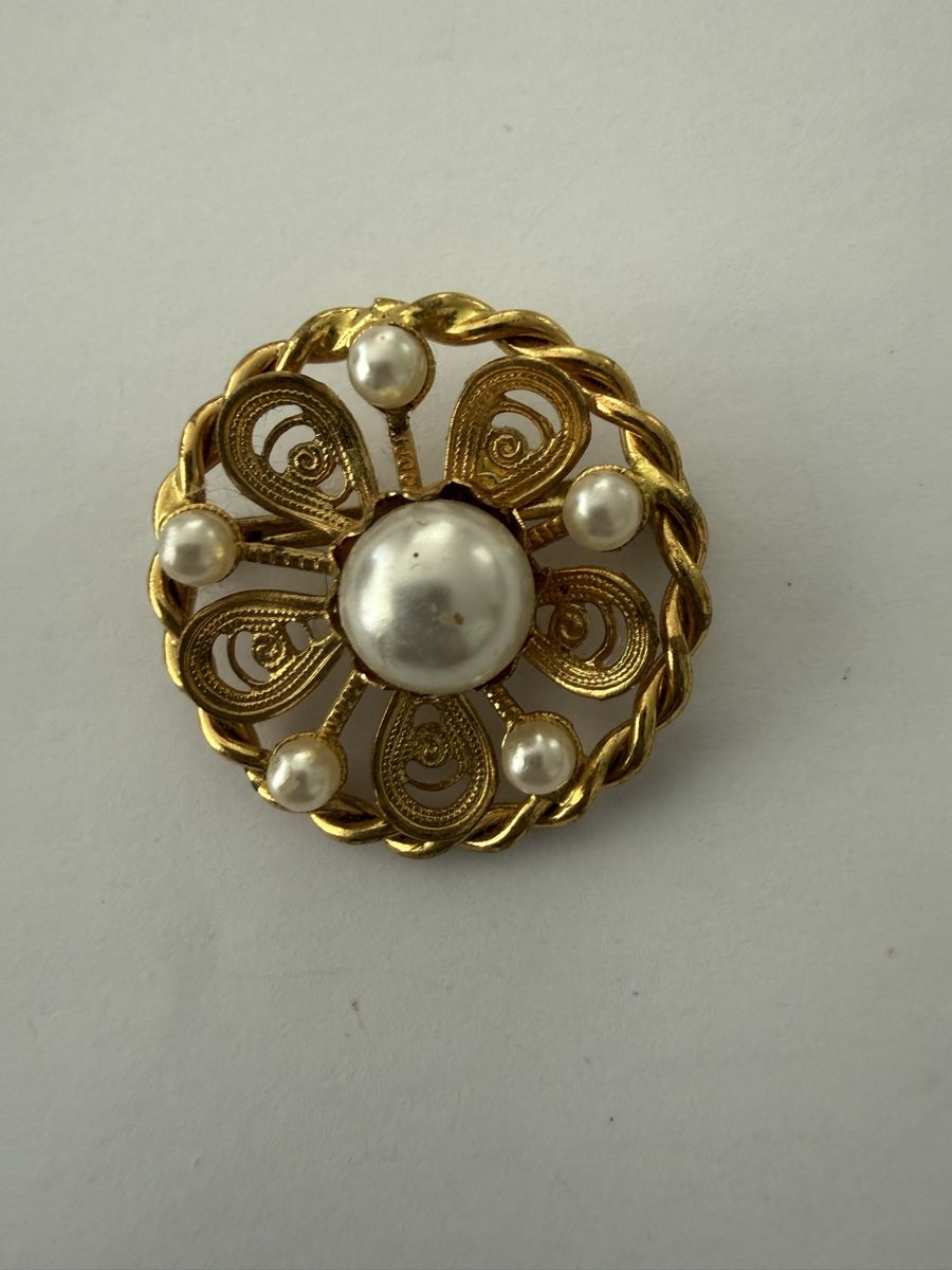 Broches & Aiguilles: Modeschmuck Broschen – D'occasion à Pfeffikon LU par pepino17