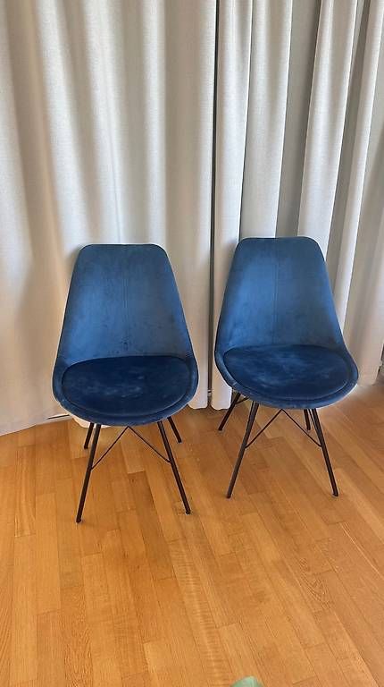 Stühle: 2 Samt-Esszimmerstühle in Dunkelblau – Gebraucht aus Luzern von mar_27gr