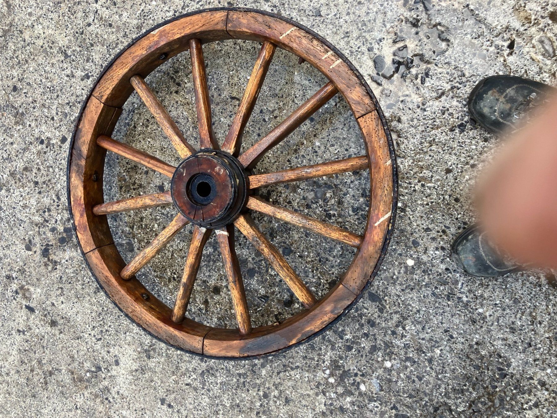 Kutschen: Wagenrad Antik – Gebraucht aus Küssnacht am Rigi von Bux01 1