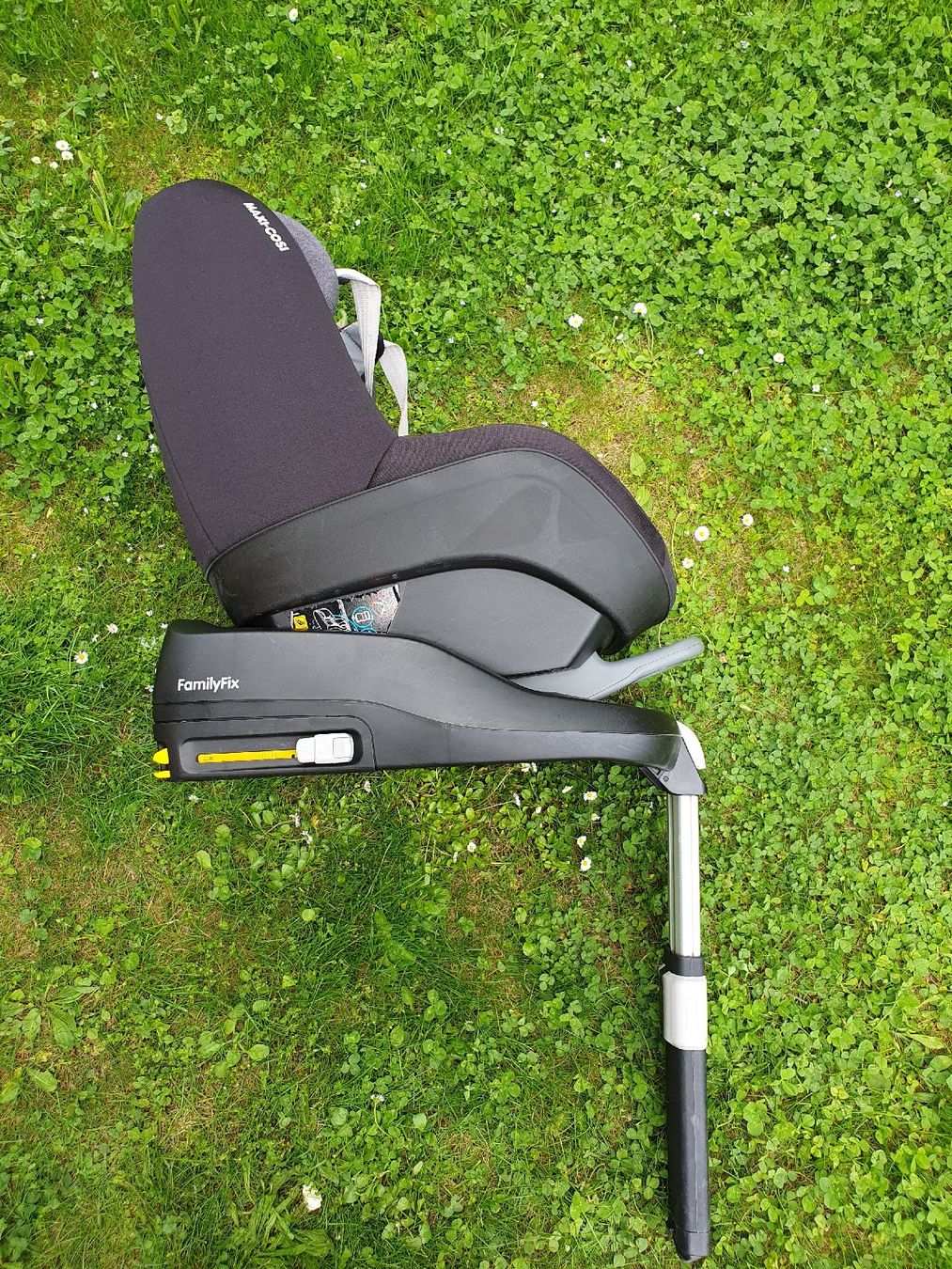 Maxi-Cosi Auto-Kindersitze: Maxi Cosi Kindersitz inklusive Station und 1 Schutzüberzug. – Gebraucht aus Thun von Schneider_nic 1