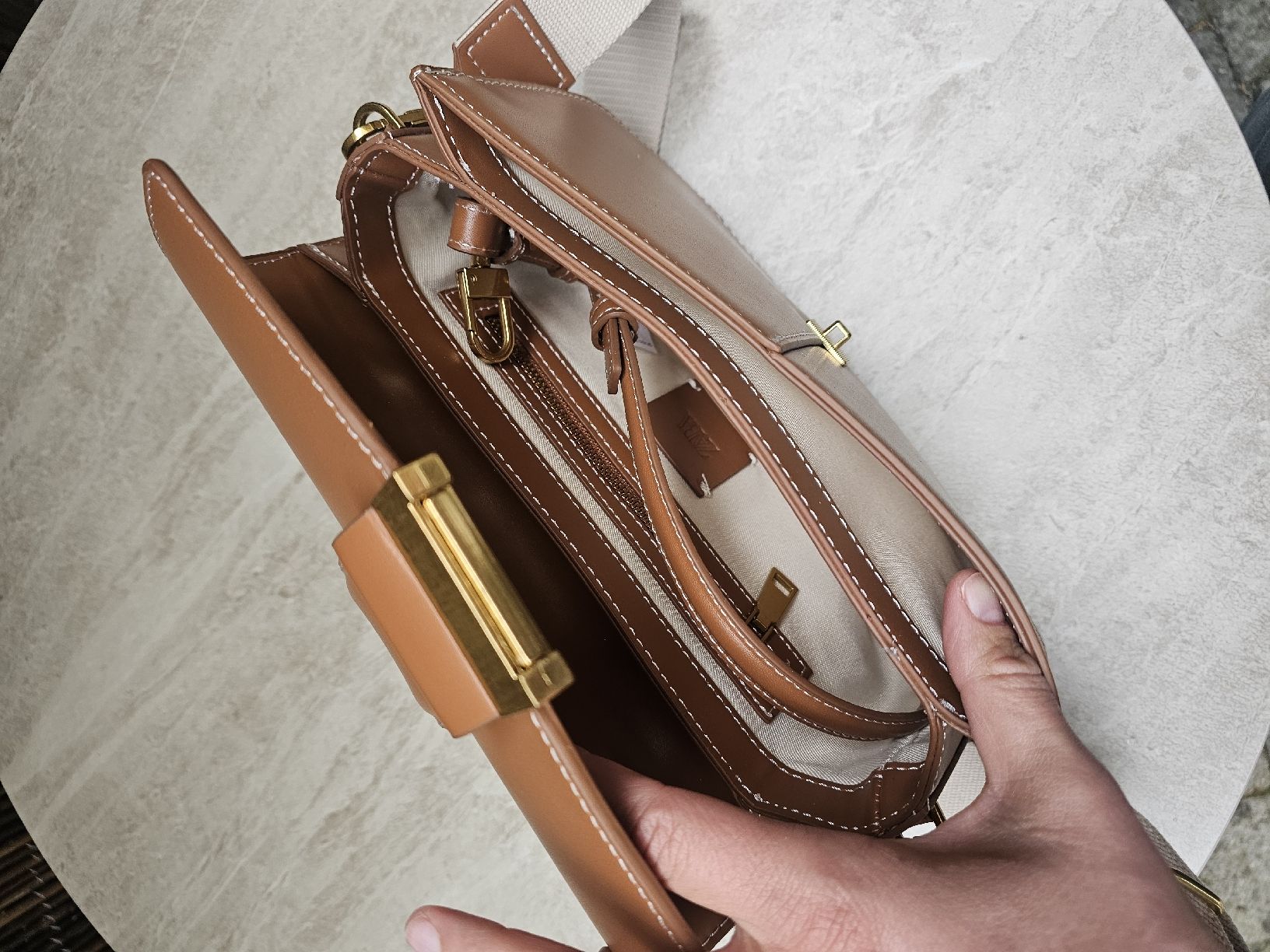 Zara Borse da donna: Braune hochwertige Kunstleder-Umhängetasche ZARA – Nuovo (secondo la descrizione) da Bern venduto da Oscarella 2