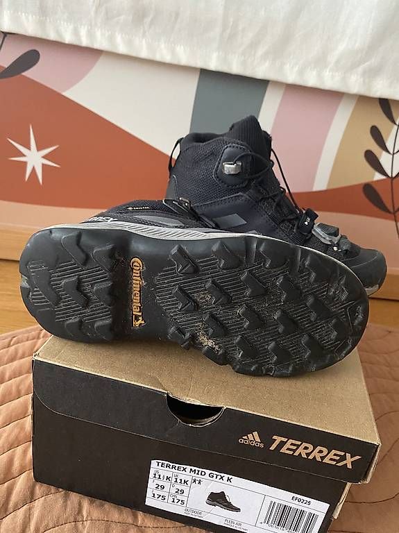 Scarpe per ragazzi: Wanderschuhe Adidas Terrex, Gr. 29 – Usato da Jona venduto da ire_y2yh 4