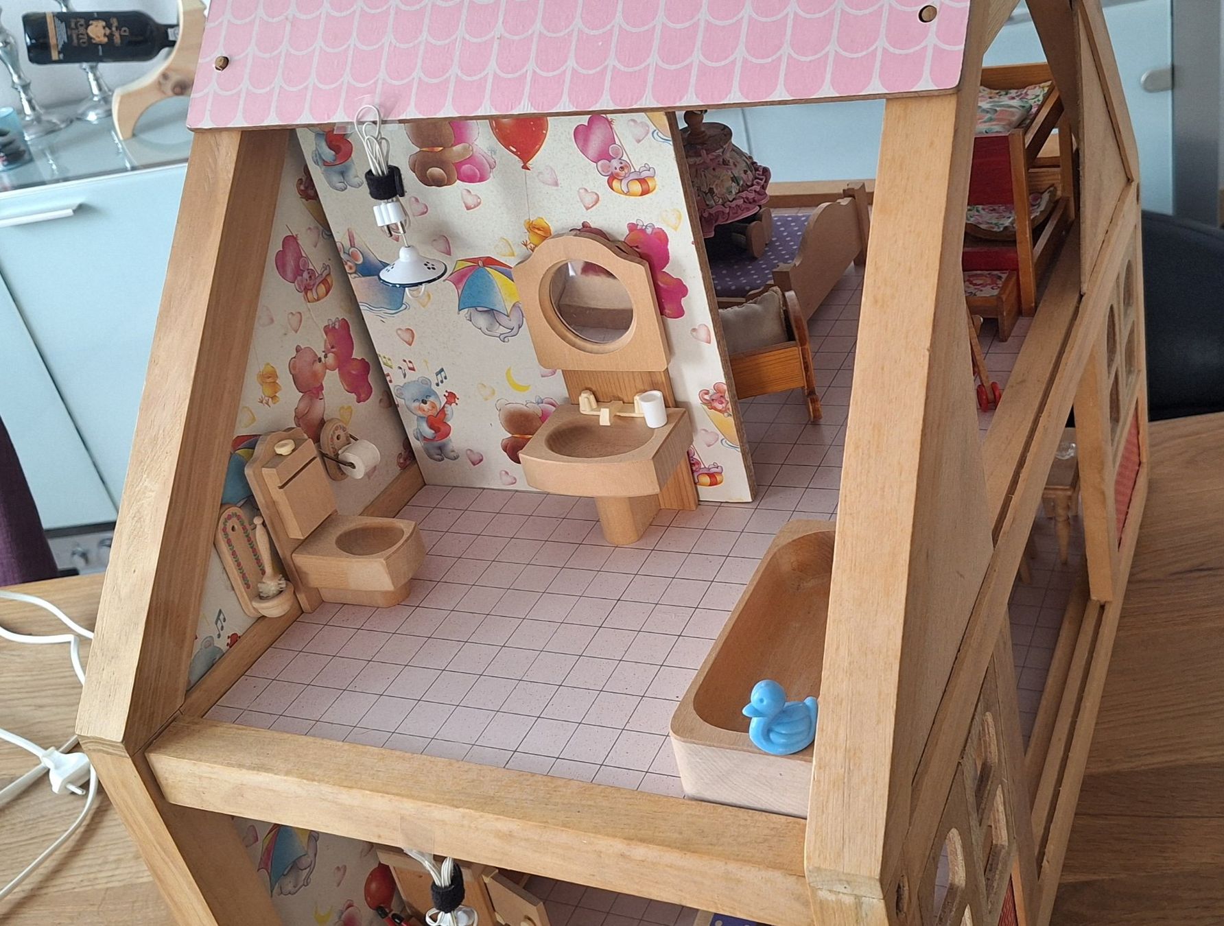 Case e mobili per bambole: Altes Puppenhaus – Usato da Möhlin venduto da Koala014 1