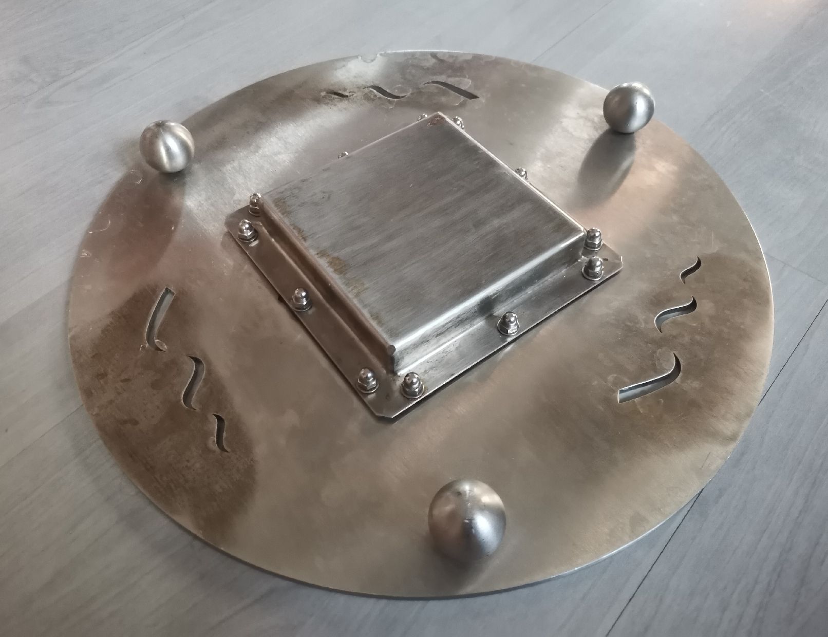Giradischi: Vibrationsdämmende Edelstahl-Basis, 30cm durchm. – Usato da Bottighofen venduto da andax 1
