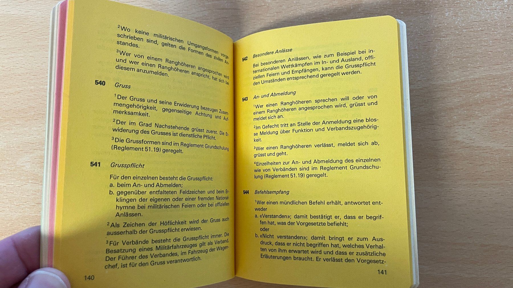 Libri: DR Dienstreglement Schweizer Armee VA 80 - 1980 – Usato da Glattfelden venduto da cybermaxx 9
