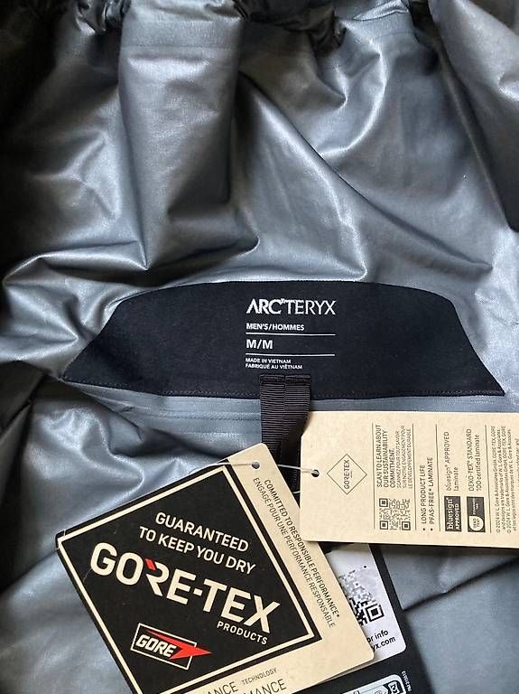 Arcteryx Giacche: ARCTERXY GORE-TEX BETA SL JACKET (M) – Nuovo e nell'imballaggio originale da Neuchâtel venduto da k_og_noums 4