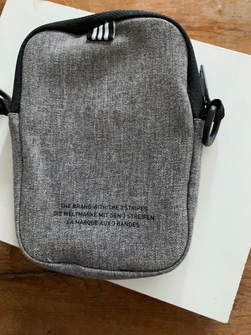 Adidas Taschen: Vintage Adidas Umhängetasche – Gebraucht aus Emmen von newdeal1970 2