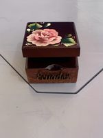 Handbemalte Schatulle mit Rose & Gravur „Ecuador“