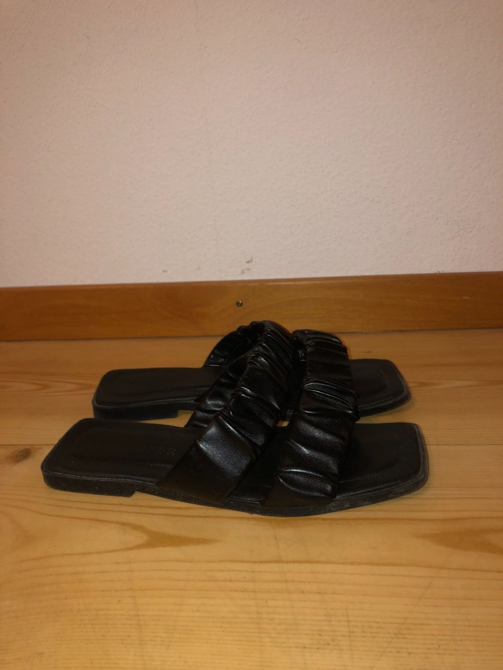 Scarpe da donna: sandales d'été – Usato da Bulle venduto da sop_ct6x 3