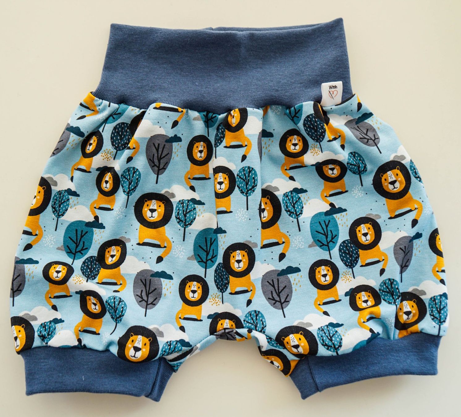 Pantaloni: Kurze Pumphose  mit Löwen Gr.92/98 – Nuovo e nell'imballaggio originale da Zürich venduto da sambaum