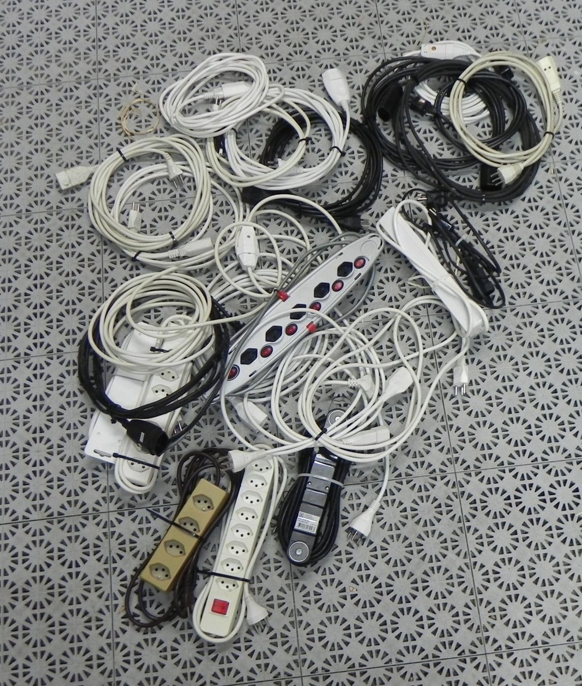 Alimentazione elettrica: 220 v Steckleisten – Usato da Wolfenschiessen venduto da bricoleur69