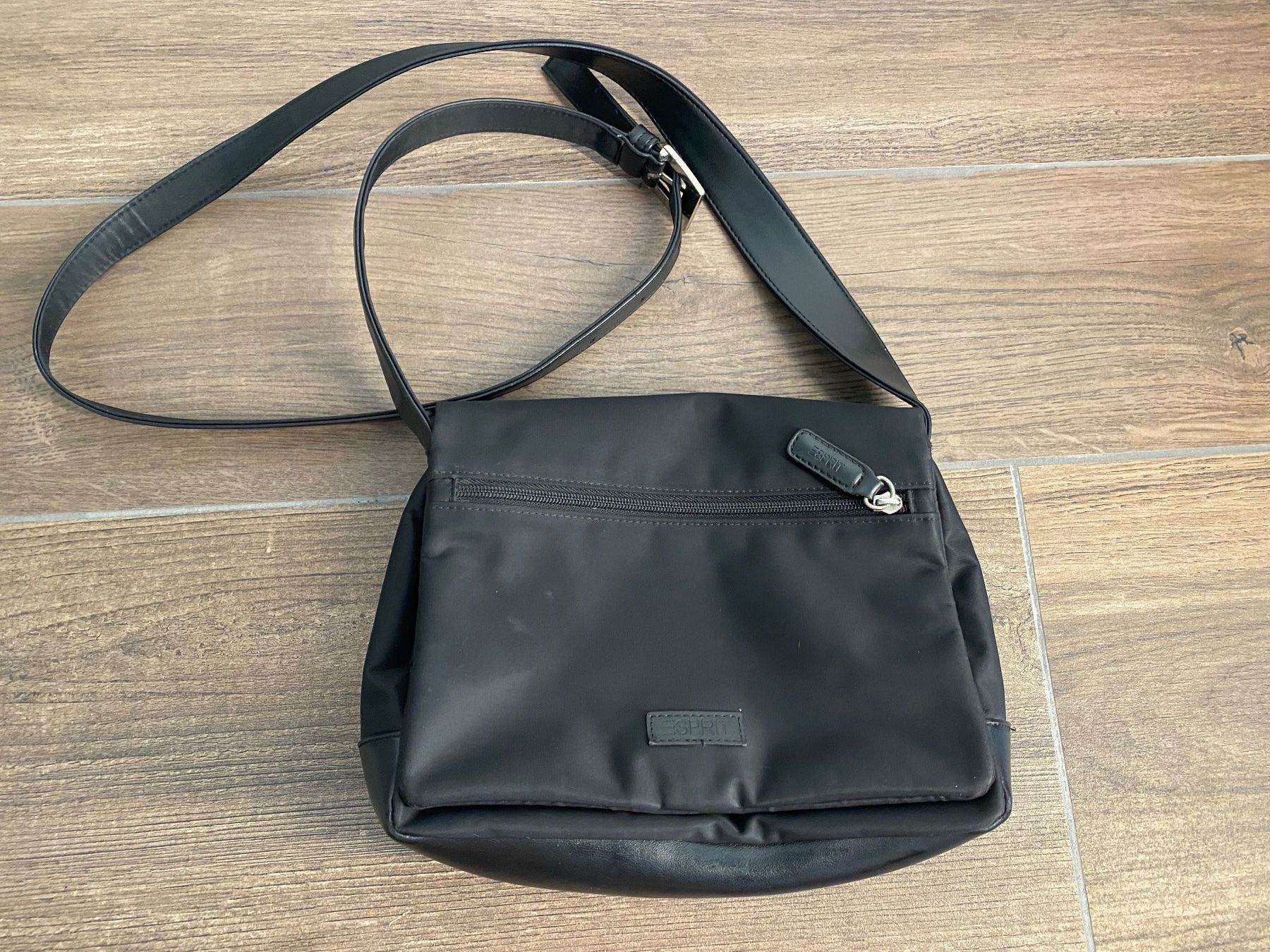 Esprit Borse da donna: Esprit Umhängetasche schwarz – Usato da Pratteln venduto da a23_j2gs 1