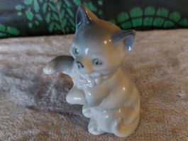 Süsse alte, Vintage Porzellan Katze Figur, Deko für Sammler.