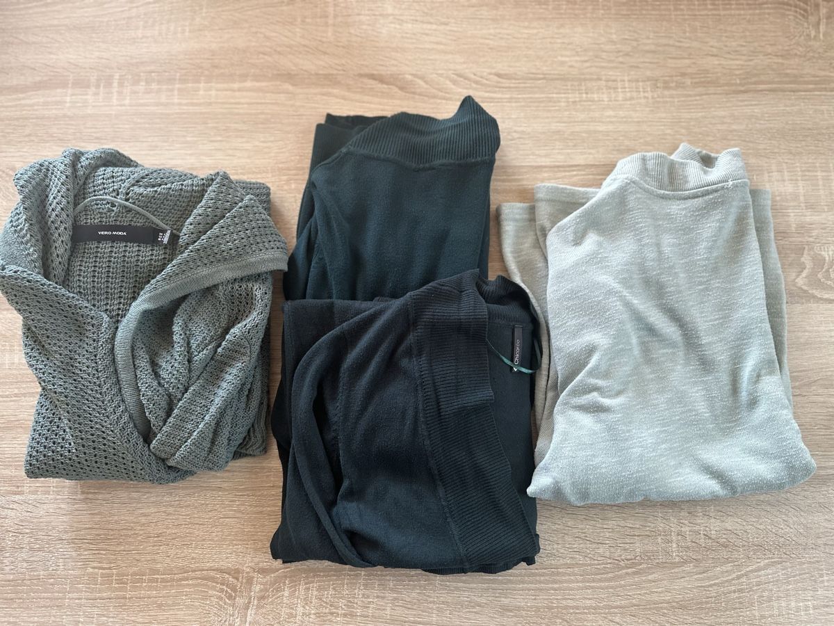 Lots de vêtements: 4 Strickjäggli Gr L – D'occasion à Birrwil par kidsstore