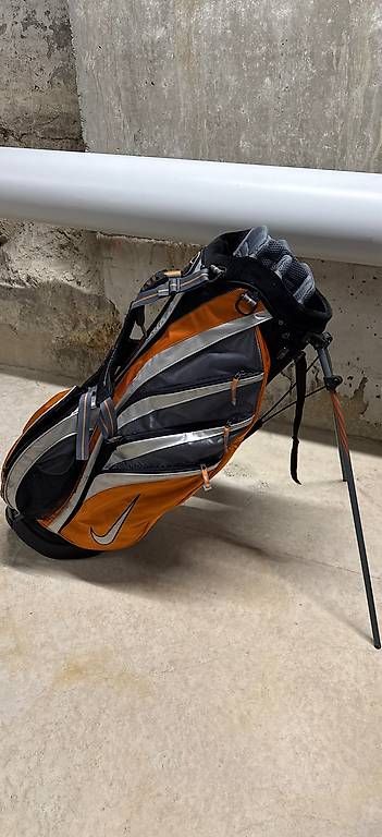 Nike Borse: Nike Golfbag – Usato da Bischofszell venduto da Nenga 1