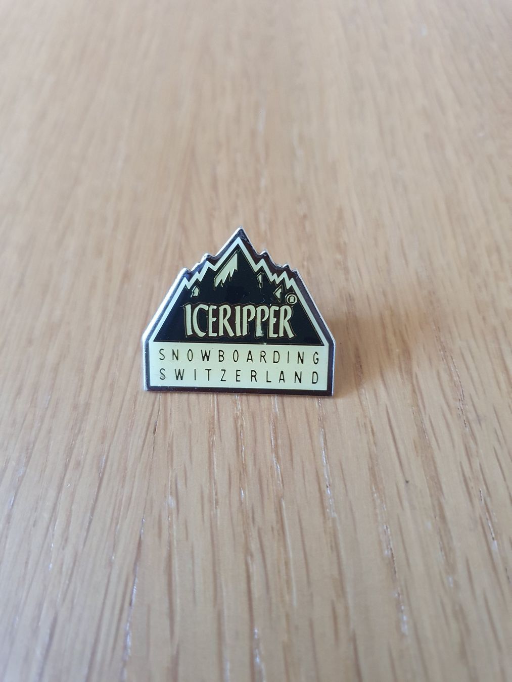 Spille & Fermagli: Iceripper Snowboardclub Pin – Nuovo e nell'imballaggio originale da Luzern venduto da Bonus73