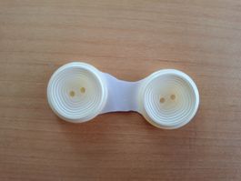 2 Kunststoffknöpfe beige, rund