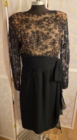 Beautiful vintage lace black dress. EUR38