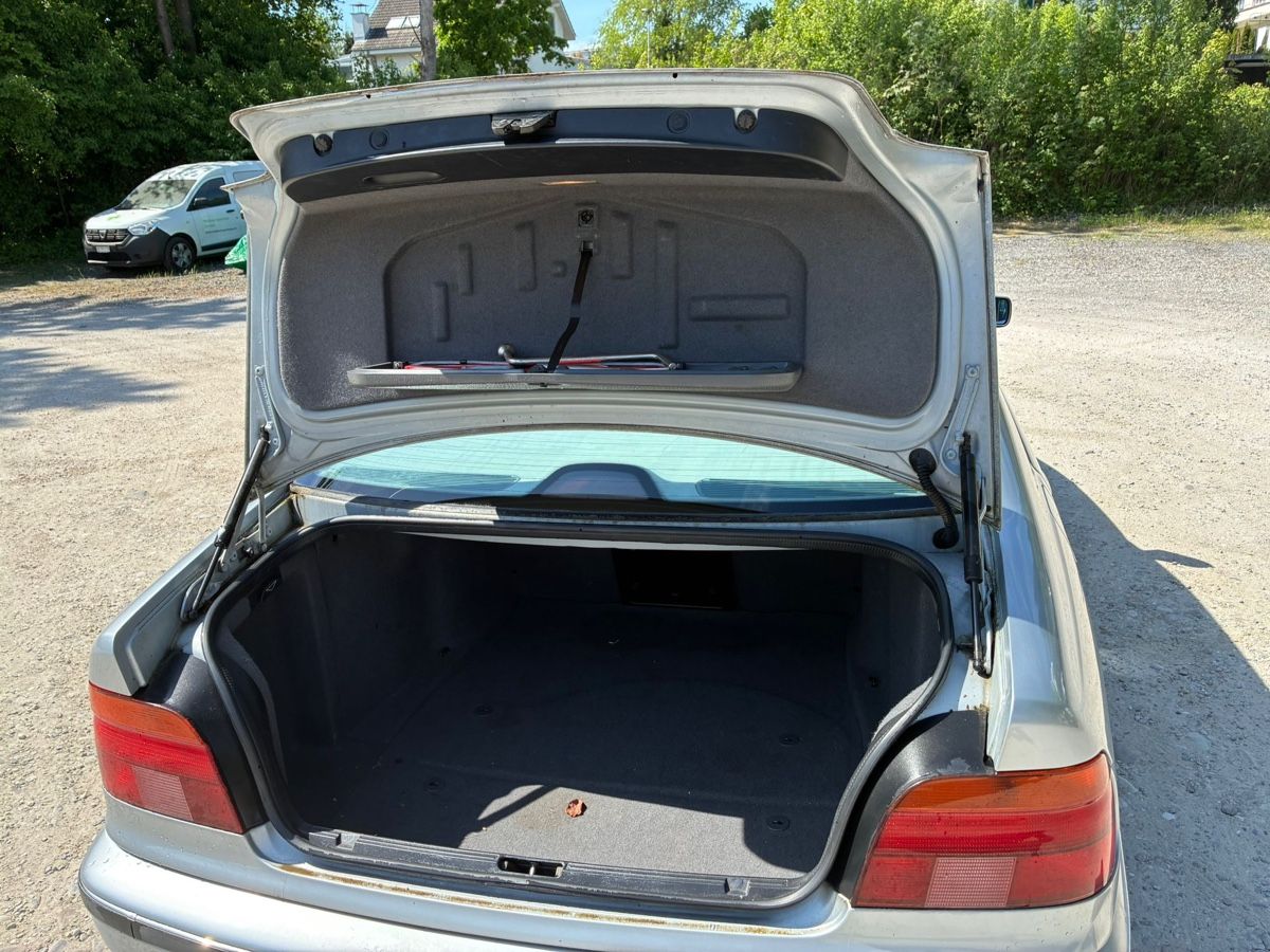 BMW Automobili: BMW 520i Automat – Usato da Zuchwil venduto da clio_v_g 5