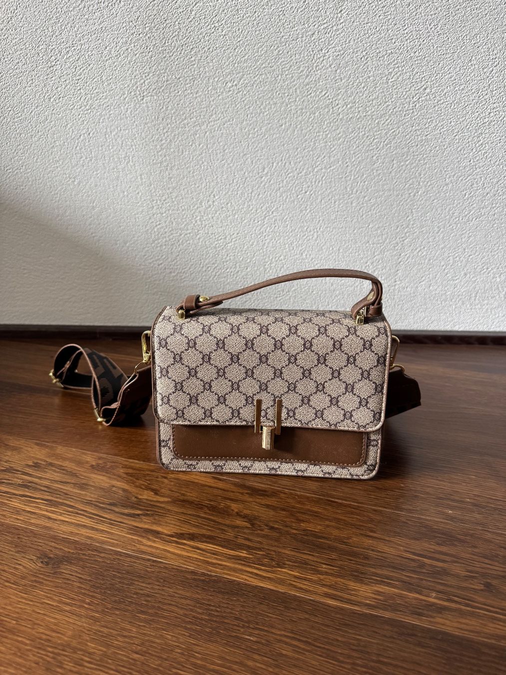 Borse: Trendige Umhängetasche / Handtasche – Usato da Chur venduto da Maevie